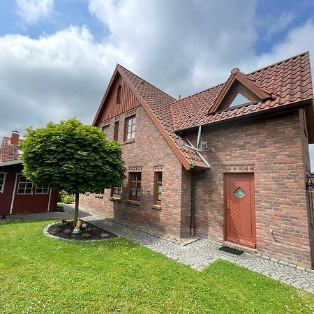Ferienhaus Henny: 6 Geh-Minuten Vom Hafen. Privater Garten Jemgum Esterno foto