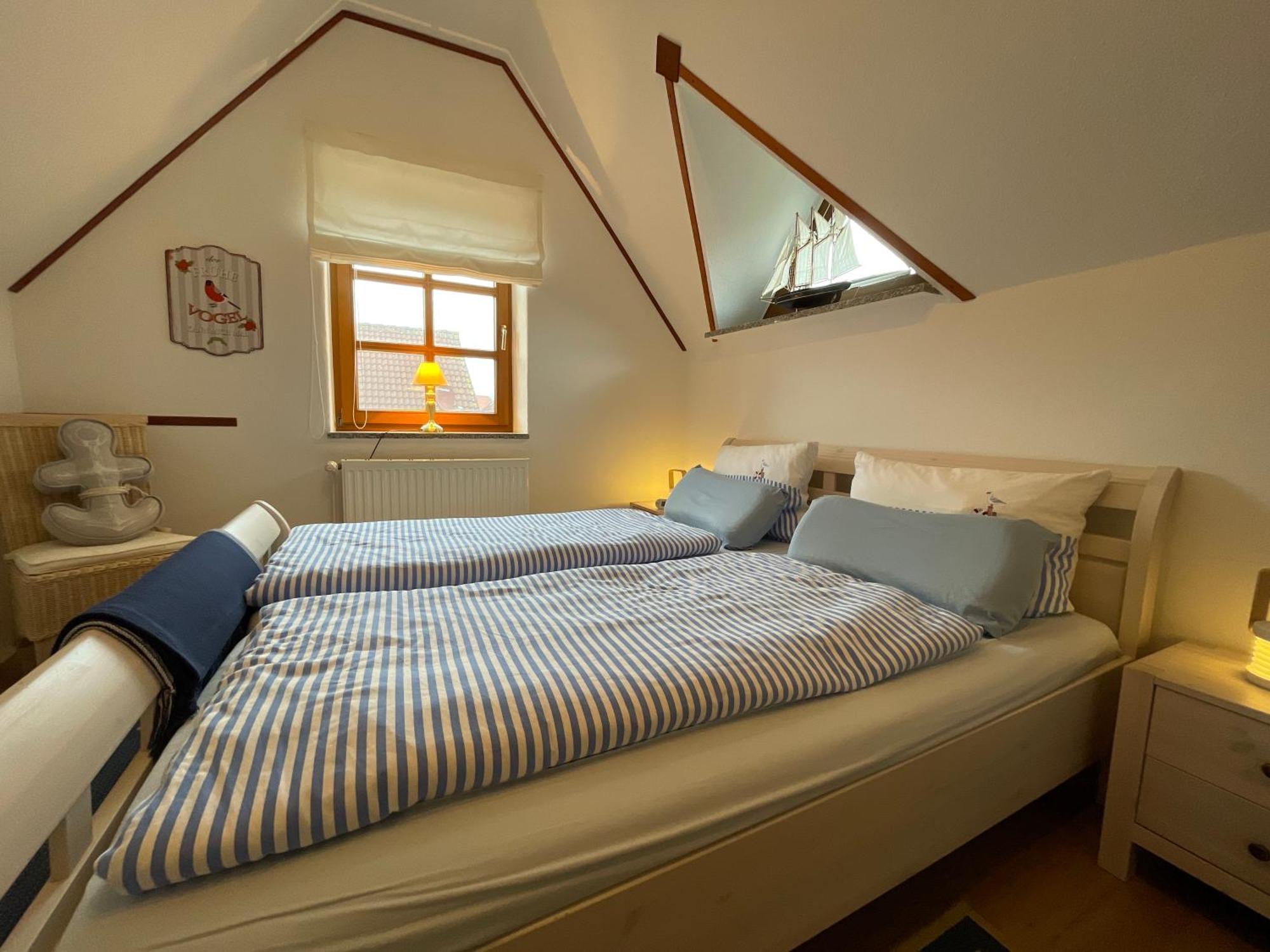 Ferienhaus Henny: 6 Geh-Minuten Vom Hafen. Privater Garten Jemgum Esterno foto